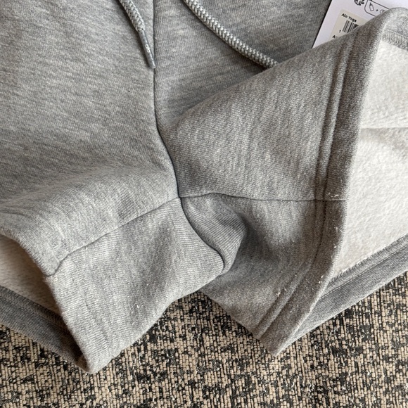 ALO Accolade Sweatshort Light Athletic Gray Sz Medium - Picture 5 of 5